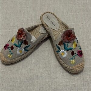 Soludos Shoes Women’s 7 Beige Canvas Espadrilles with Floral Embroidery Slip On